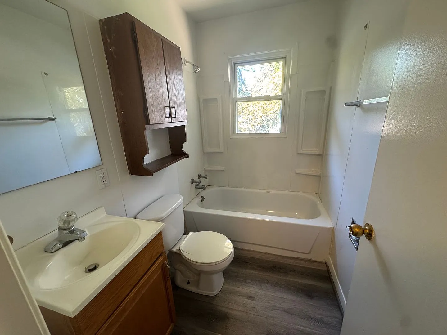 All Utilities Paid Top-Floor Studio Across from Kiwanis Park $850 — Photo 3