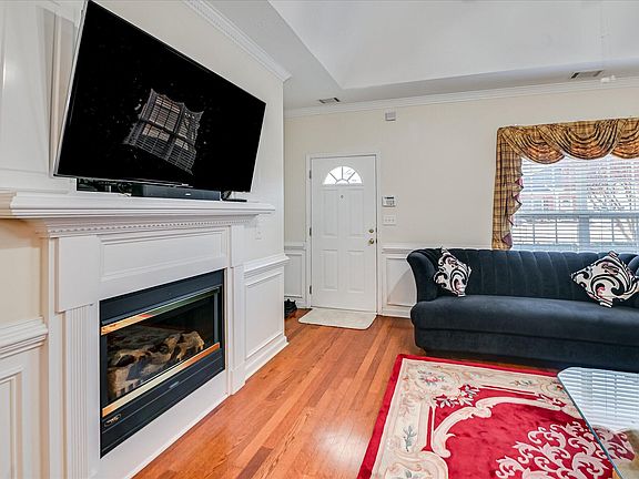 5th image of 421 Snead Way