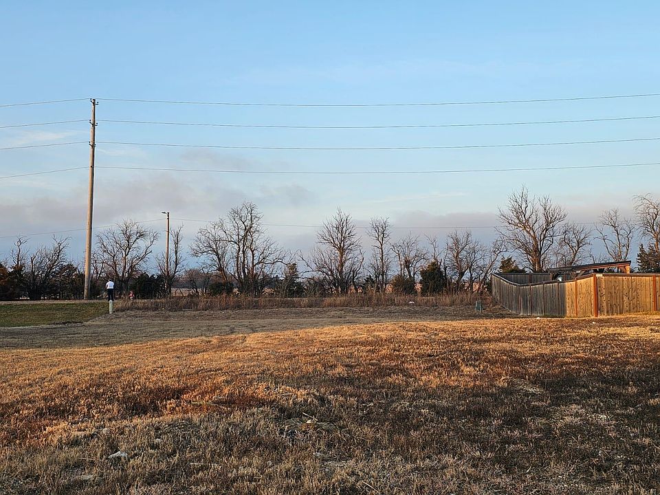 2nd image of 436 S Sweetwater Rd