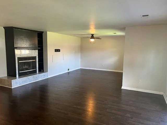 2900 Wisconsin St NE — Photo 2