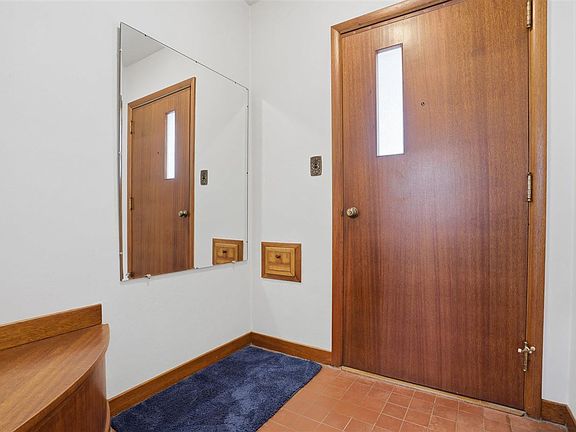 3rd image of 315 W Washington Blvd