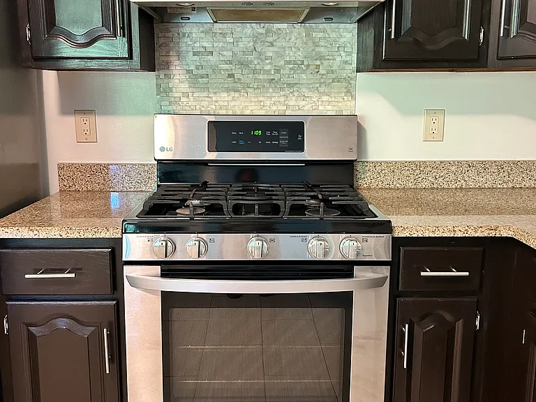 12 Wyndham Pl #12 — Photo 9