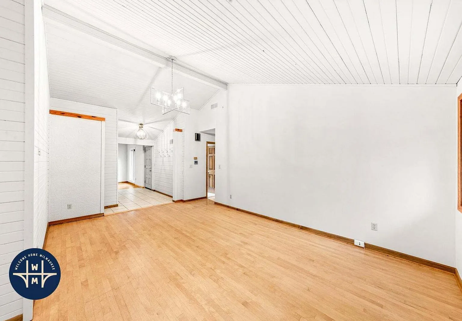 4 bed, 3.5 bath, 2104 sqft, $3,298 — Photo 4