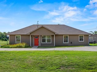 818 N Main St, Dodd City, TX 75438