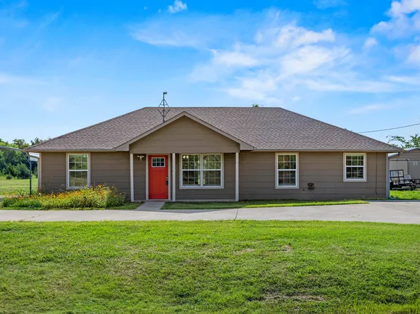 818 N Main St, Dodd City, TX 75438