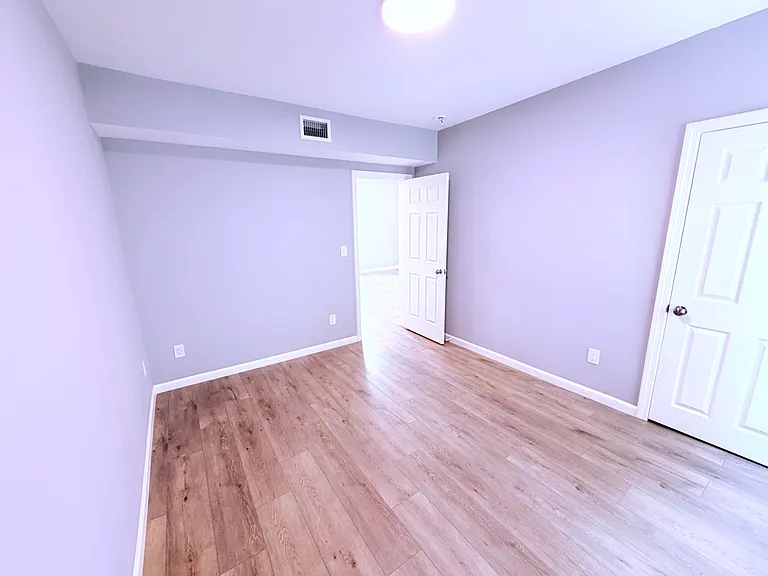 635-639 Elm St #2 — Photo 7