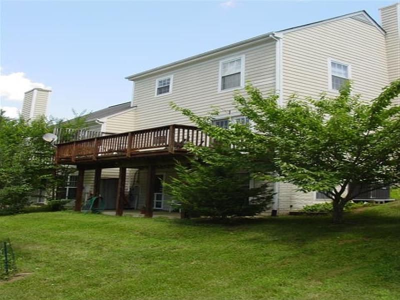 2nd image of 905 Locust Ln