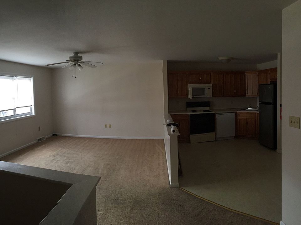 2nd image of 153 Pickwick Pl