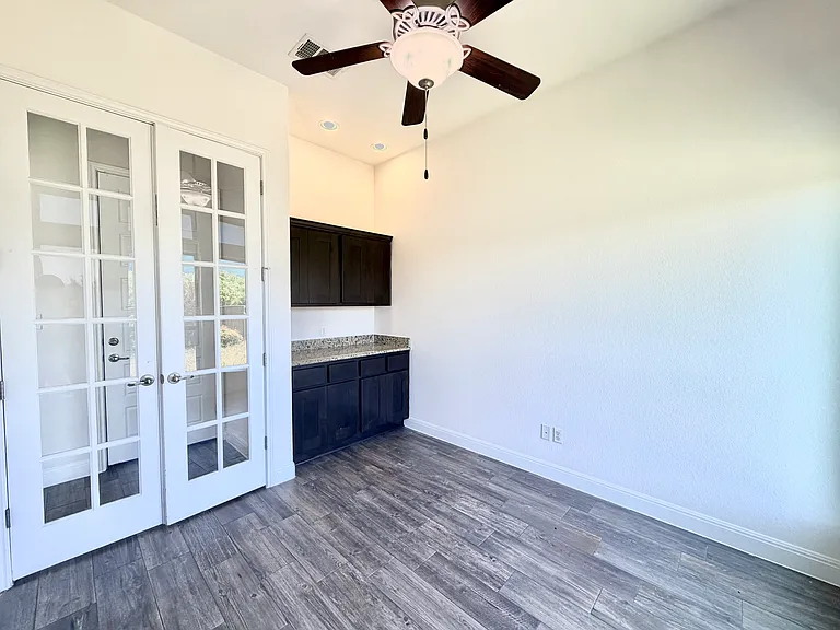 704 Gunning Cv — Photo 13