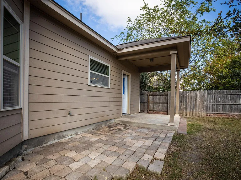433 Stonebrook Dr — Photo 34