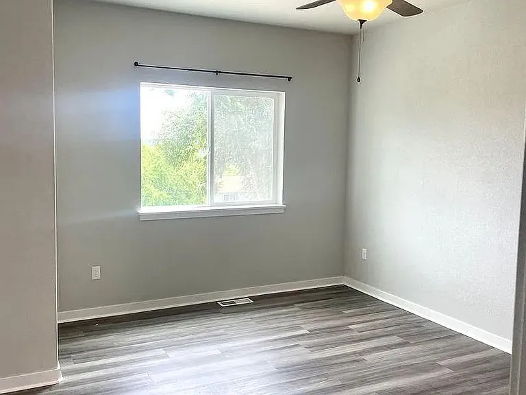 2828 Straus Ln — Photo 12