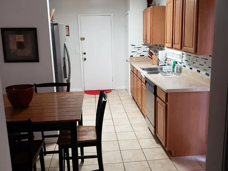 Eat-in kitchen