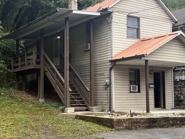 1308 Waugaman St, Aliquippa, PA 15001