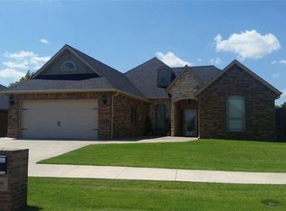 1305 Crimson Dr, Weatherford, OK 73096