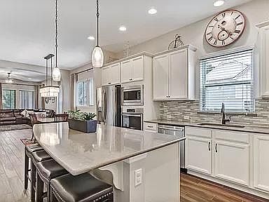 2nd image of 227 Southern Oak Dr
