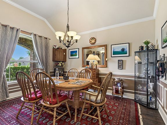 5th image of 2807 Wildwood Ln