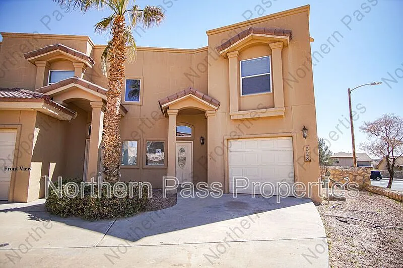 3 bed, 2.5 bath, 1328 sqft, $1,795 — Photo 2