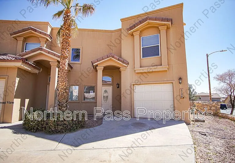 528 Green Village Ct #B — Photo 2