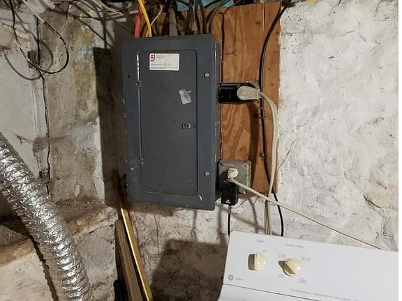 2nd image of 1617 Clara Ave