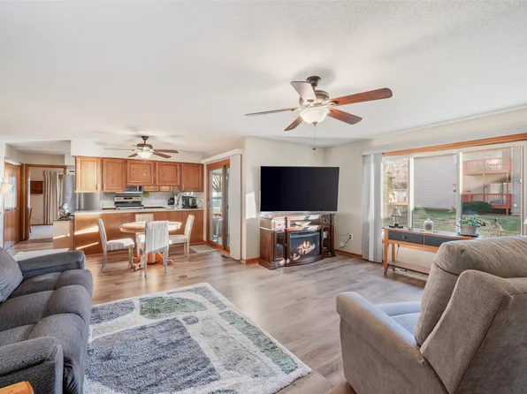 4707 84th St #B, Urbandale, IA 50322