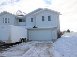 1227 34th Ave SW, Minot, ND 58701