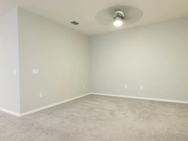 1069 Montgomery Ln — Photo 6
