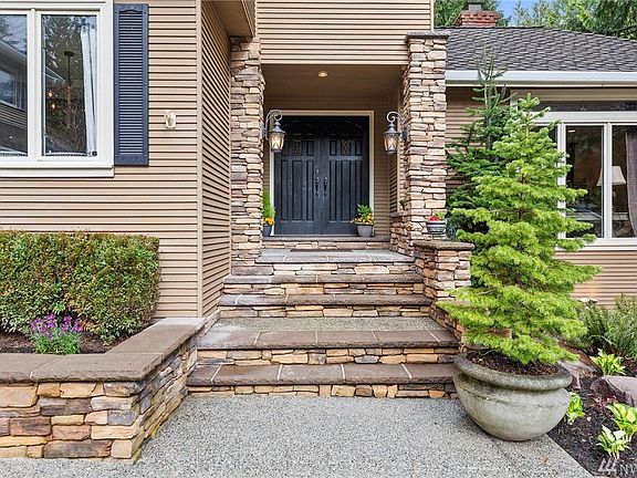 3rd image of 2731 223rd Ave NE