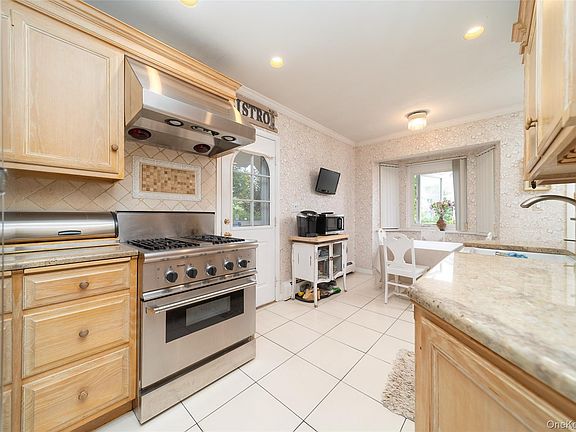 4th image of 145-67 5th Avenue