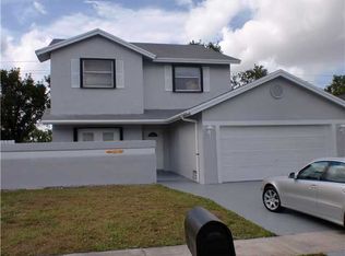 960 SW 100th Ter, Pembroke Pines, FL 33025