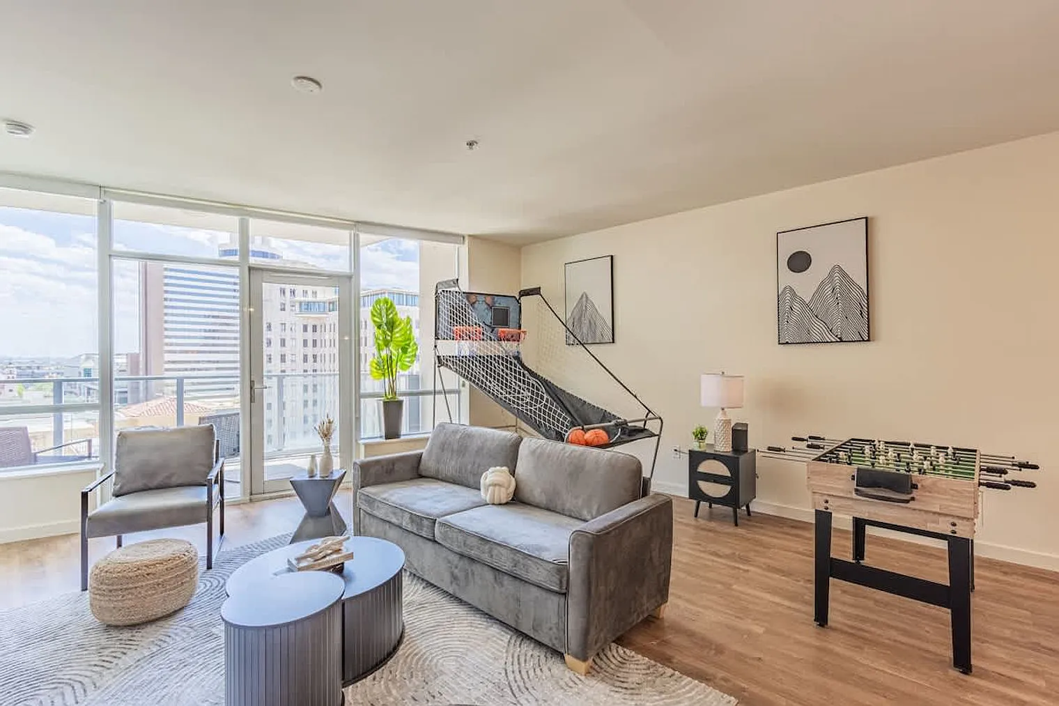 1 bed, 1.0 bath, 1302 sqft, $3,105 — Photo 1