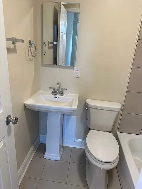 West Grace Apts — Photo 4