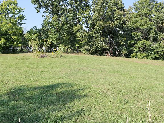 3rd image of 590 Agee Rd