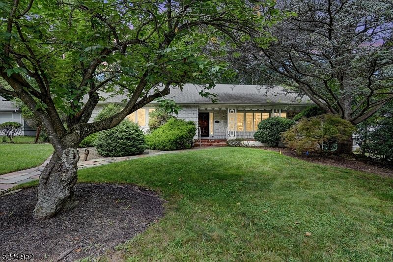 1st image of 4 Linden Ct