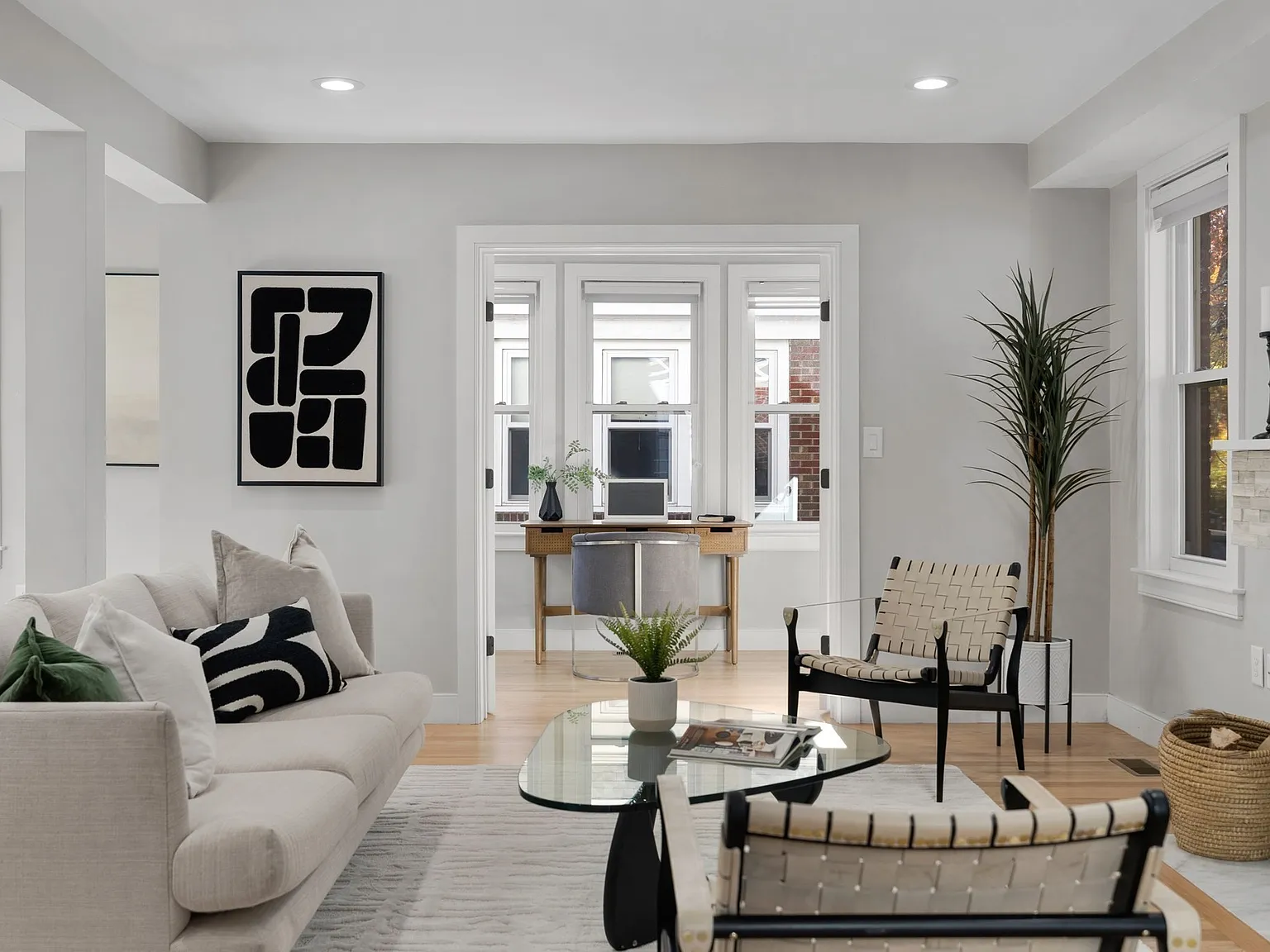 5 bed, 4.0 bath, 3000 sqft, $6,800 — Photo 2