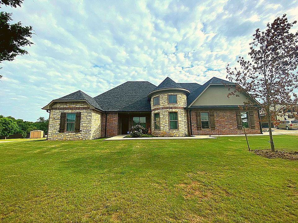 1st image of 307 Westgate Dr