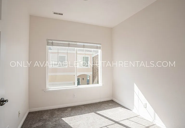 1052 Canyon Meadow Dr #3 — Photo 18
