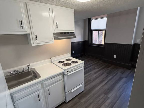5th image of 153 Main St