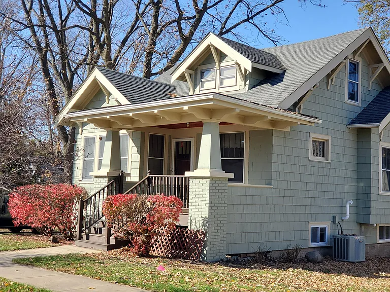 906 Indiana Ave — Photo 2