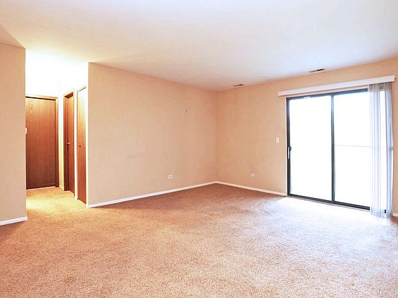 4th image of 971 Yosemite Trl APT A