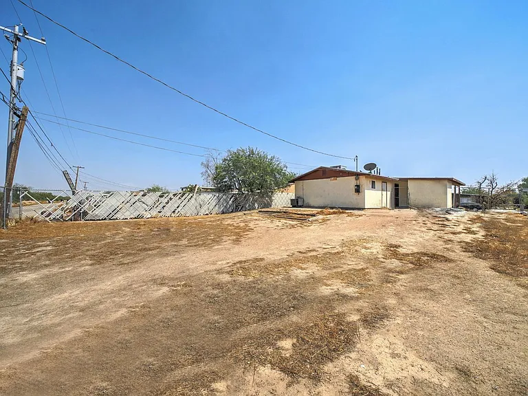 1114 E Bisnaga St — Photo 15