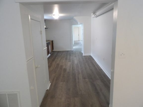 3rd image of 107 Kelburn St