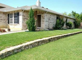 8409 River Bluffs Dr, Arlington, TX 76002