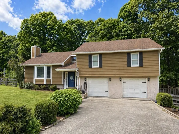 722 Lone Oak Dr, Pegram, TN 37143