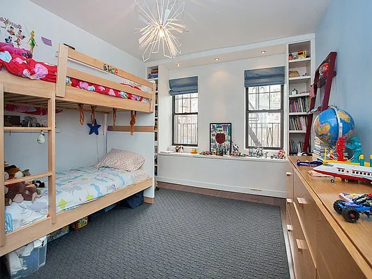 Sold by Sotheby's International Realty | media 16