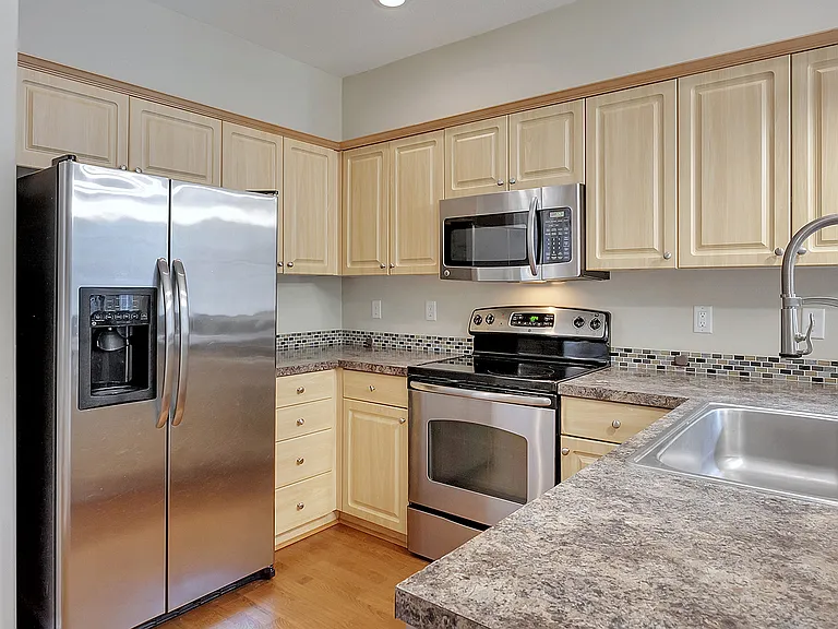 9817 N Clarendon Ave — Photo 8