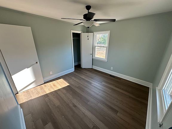 3rd image of 204 N Edinborough St