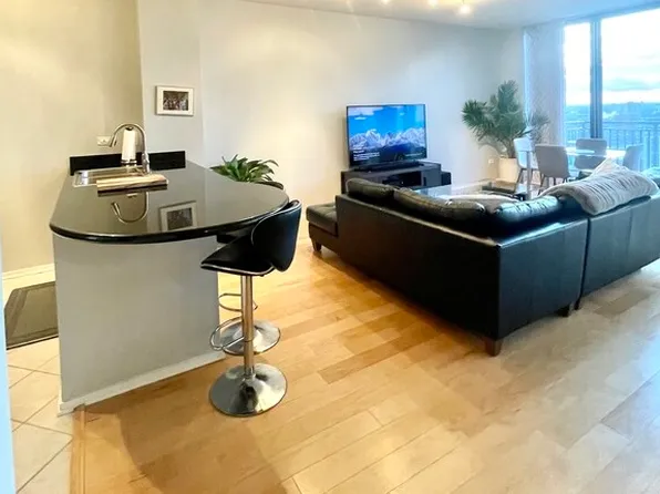 330 N Jefferson St, Chicago, IL