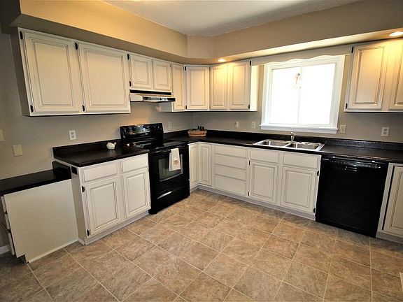 4th image of 111 Alegre Ln