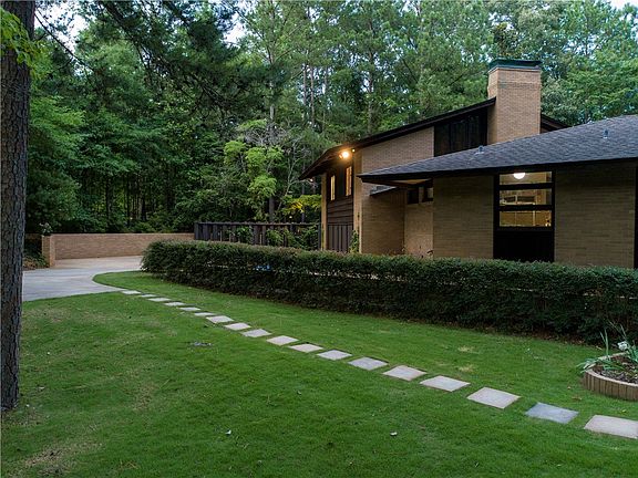 3rd image of 498 Cary Dr