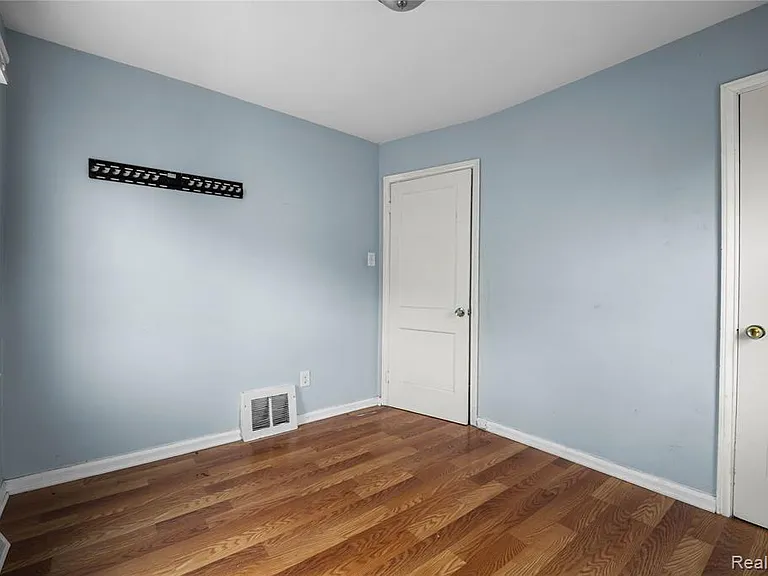 4049 Williams St — Photo 6